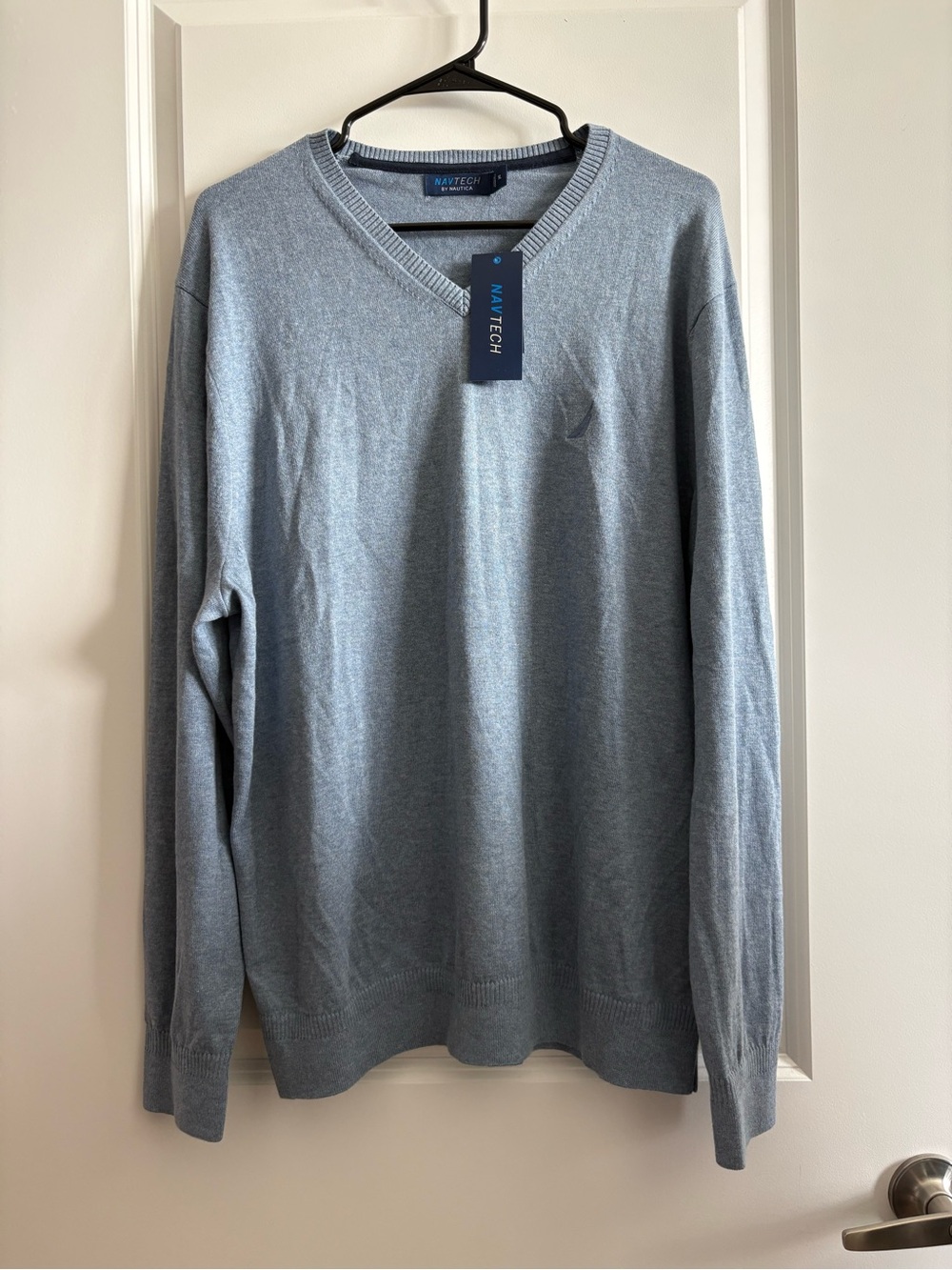 Nautica Men’s Light Blue V-Neck Sweater